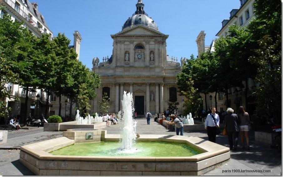 Petite Maison Avec Cour Dans Les Beaux Quartiers-Vous Faites Le Menage- Very Good Prices For T-H-E Location But You Have To Clea-N Th-E Flat Leilighet Paris Eksteriør bilde