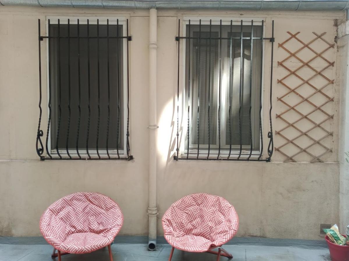 Petite Maison Avec Cour Dans Les Beaux Quartiers-Vous Faites Le Menage- Very Good Prices For T-H-E Location But You Have To Clea-N Th-E Flat Leilighet Paris Eksteriør bilde