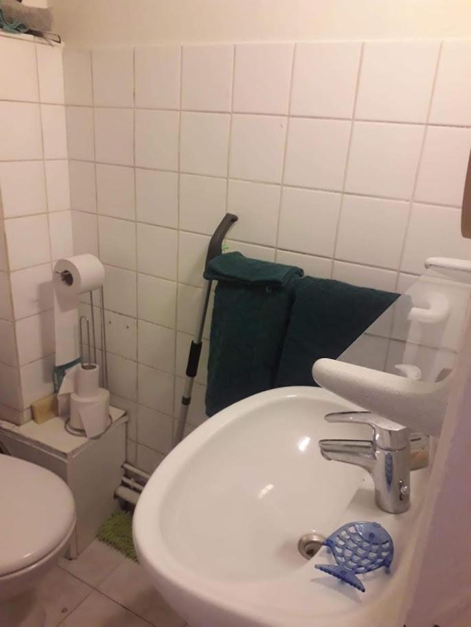 Petite Maison Avec Cour Dans Les Beaux Quartiers-Vous Faites Le Menage- Very Good Prices For T-H-E Location But You Have To Clea-N Th-E Flat Leilighet Paris Eksteriør bilde