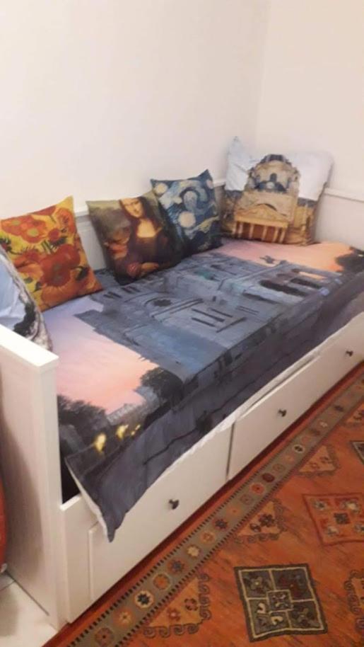 Petite Maison Avec Cour Dans Les Beaux Quartiers-Vous Faites Le Menage- Very Good Prices For T-H-E Location But You Have To Clea-N Th-E Flat Leilighet Paris Eksteriør bilde